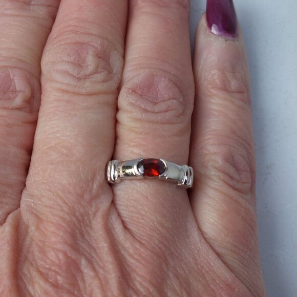 Sterling Silver 925 Petite Garnet Birthstone Ring - Oval Cut Stone - Size 5 - Picture 3 of 9